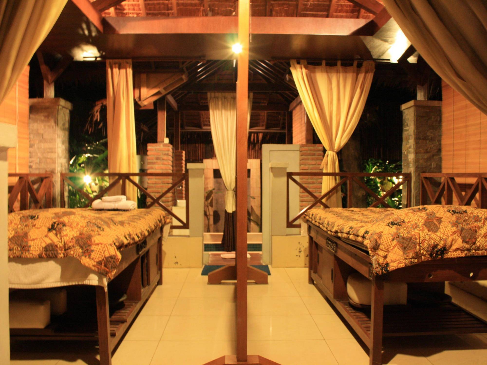 ซังฮยัง อินดาห์ สปา รีสอร์ต Hotel อันเยอร์ ภายนอก รูปภาพ