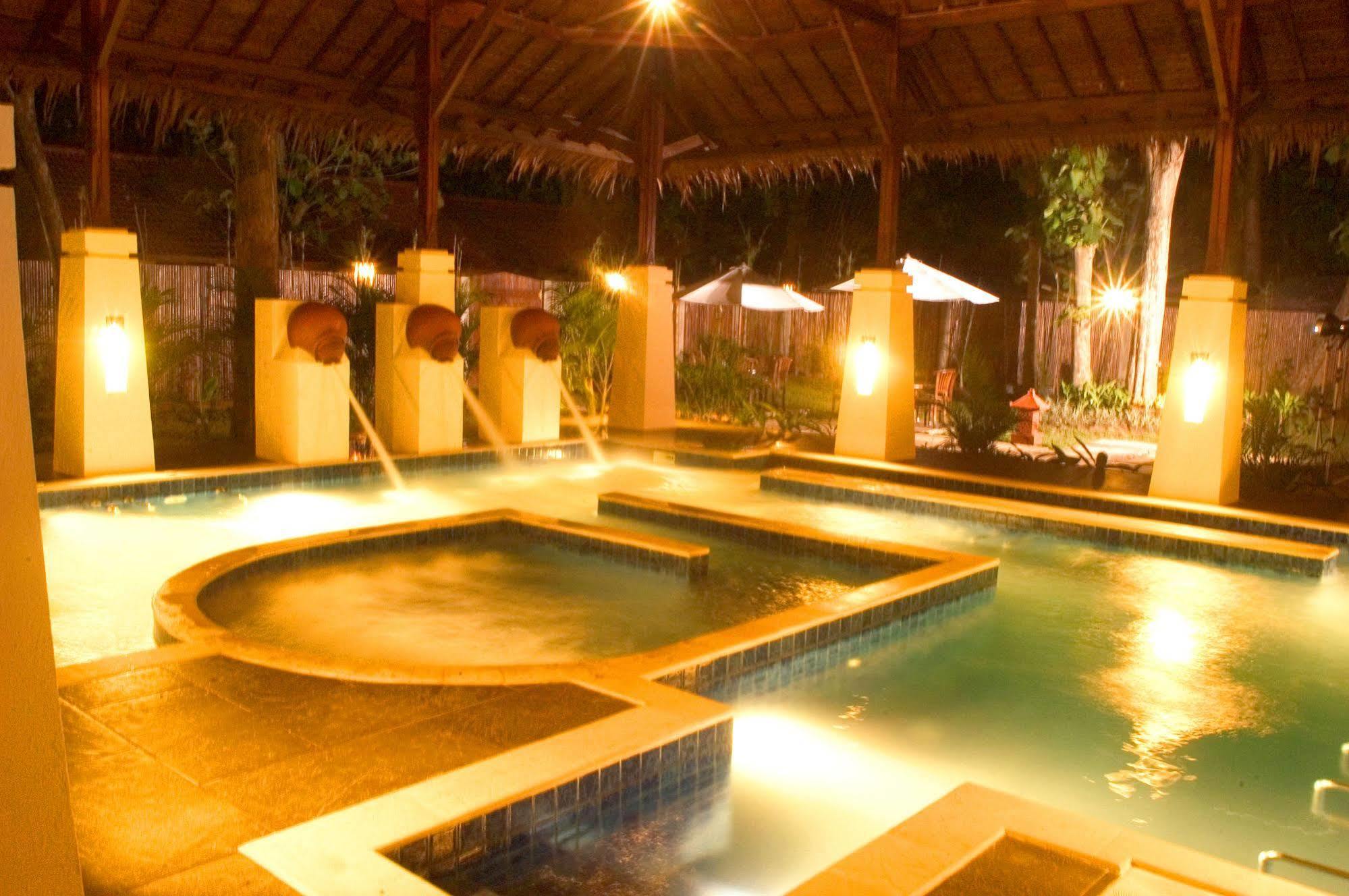 ซังฮยัง อินดาห์ สปา รีสอร์ต Hotel อันเยอร์ ภายนอก รูปภาพ