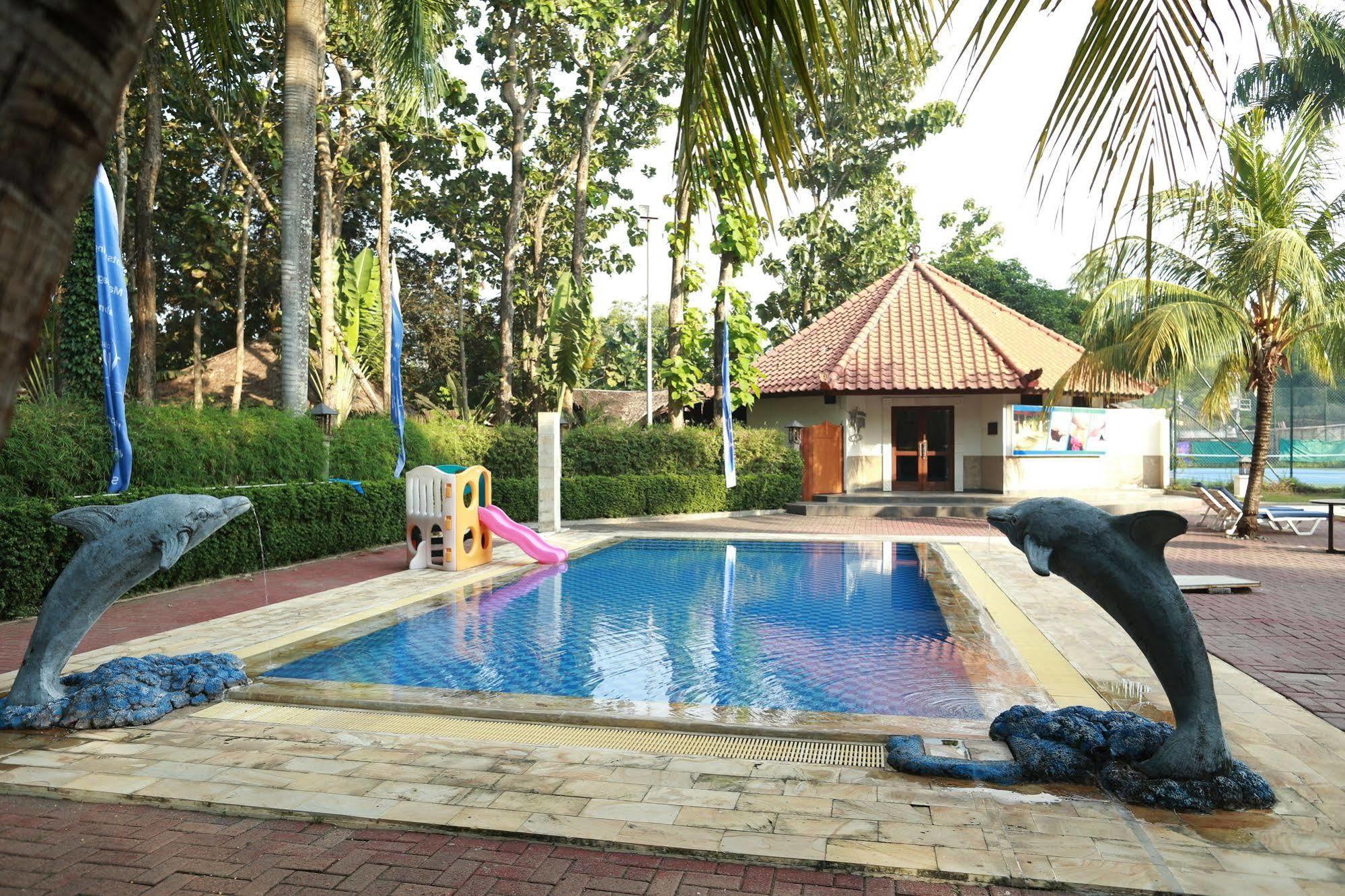 ซังฮยัง อินดาห์ สปา รีสอร์ต Hotel อันเยอร์ ภายนอก รูปภาพ