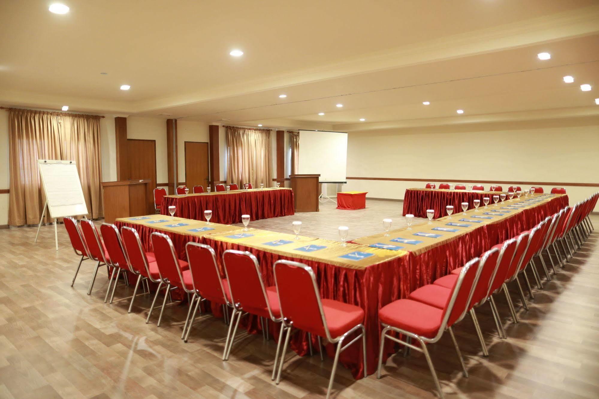 ซังฮยัง อินดาห์ สปา รีสอร์ต Hotel อันเยอร์ ภายนอก รูปภาพ